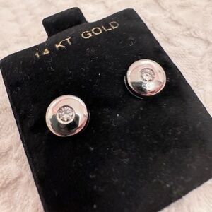 Round Diamond Stud Earrings